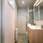 & Fully Equipped In Eixample Next To Metro, Sleeps 5