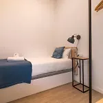 & Fully Equipped In Eixample Next To Metro, Sleeps 5 Lägenhet