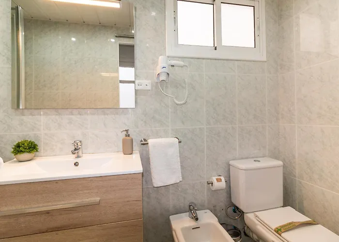 & Fully Equipped In Eixample Next To Metro, Sleeps 5 *