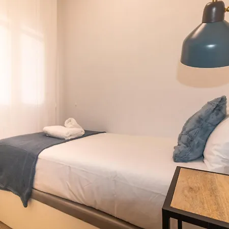 Апартаменты & Fully Equipped In Eixample Next To Metro, Sleeps 5 *