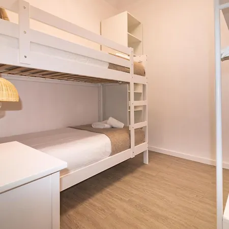Апартаменты & Fully Equipped In Eixample Next To Metro, Sleeps 5 Барселона