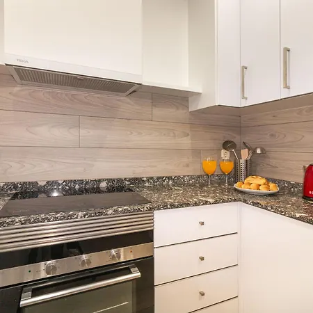 & Fully Equipped In Eixample Next To Metro, Sleeps 5 Апартаменты *