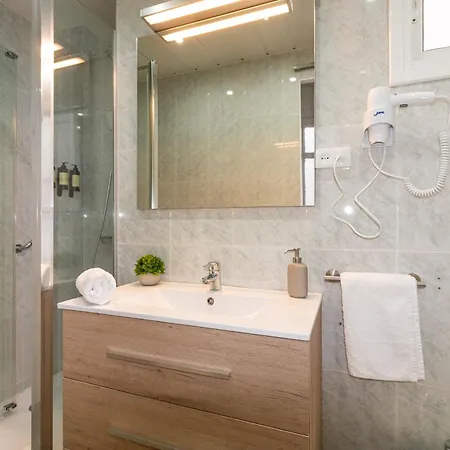 & Fully Equipped In Eixample Next To Metro, Sleeps 5 Апартаменты