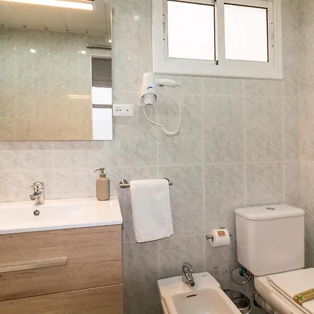 & Fully Equipped In Eixample Next To Metro, Sleeps 5 *