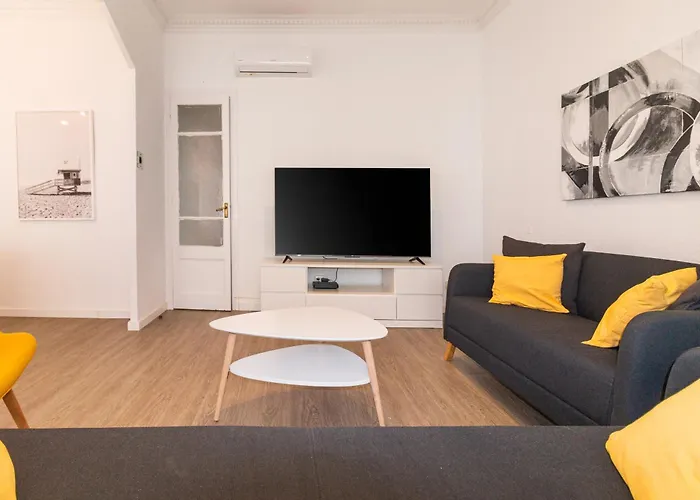 & Fully Equipped In Eixample Next To Metro, Sleeps 5