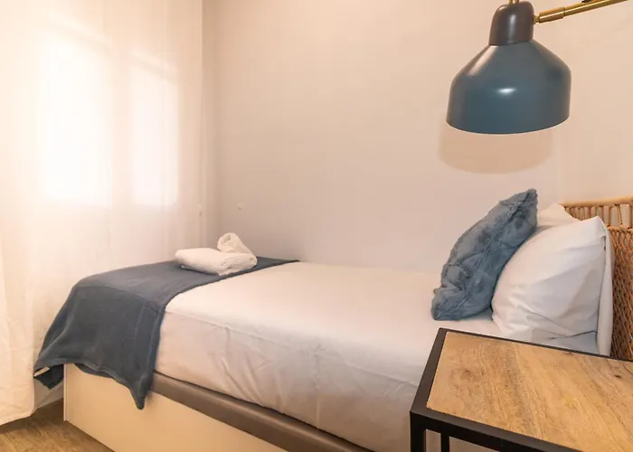 Lejlighed & Fully Equipped In Eixample Next To Metro, Sleeps 5 *