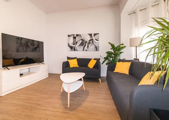 Lejlighed & Fully Equipped In Eixample Next To Metro, Sleeps 5