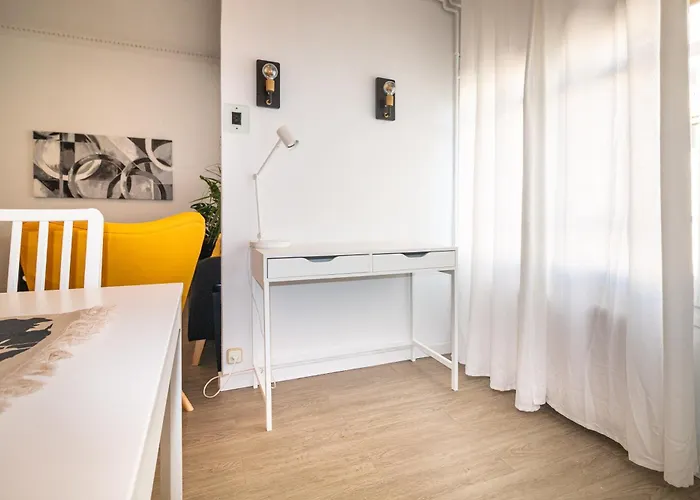 Lejlighed & Fully Equipped In Eixample Next To Metro, Sleeps 5 *
